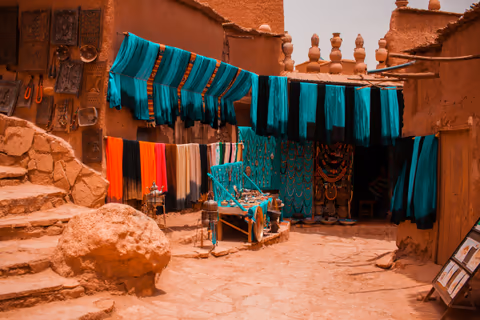 منسوجات ملونة